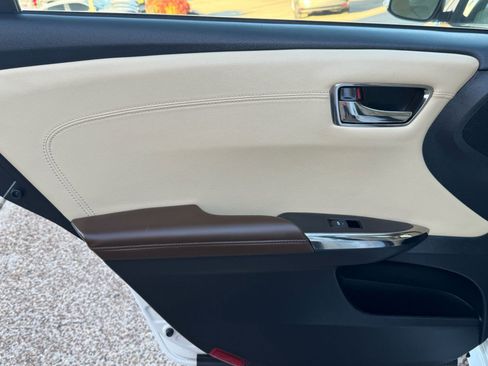 Used 2018 Toyota Avalon XLE image 30