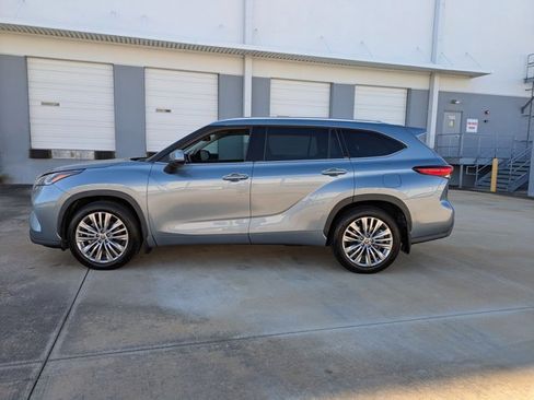 Used 2022 Toyota Highlander Platinum image 9