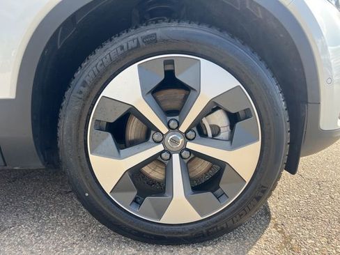 New 2026 Volvo XC40 B5 Plus w/ Protection Package Premier AWD/4WD image 9