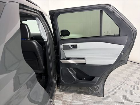 Used 2024 Ford Explorer XLT w/ Equipment Group 202A AWD/4WD image 28