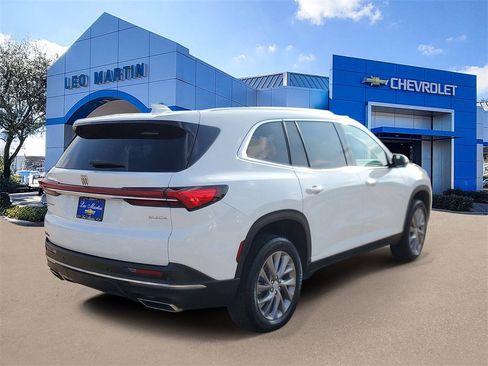 Used 2025 Buick Enclave Preferred image 3