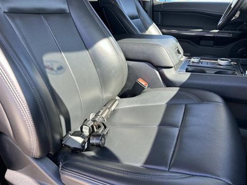 Used 2024 Ford Expedition XLT image 21