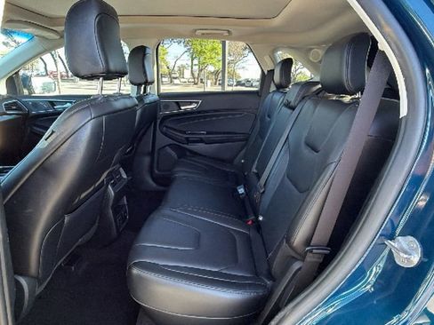 Used 2020 Ford Edge Titanium image 35