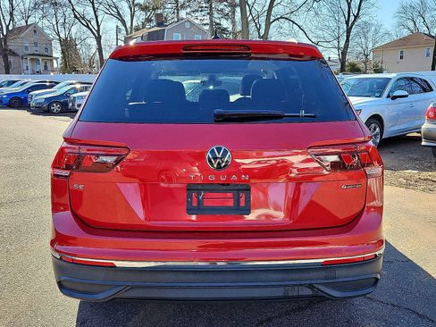 Used 2022 Volkswagen Tiguan SE w/ Panoramic Sunroof Package image 23