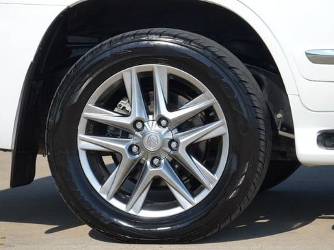 Used 2013 Lexus LX 570 4WD w/ Luxury Pkg w/Pre-crash image 40