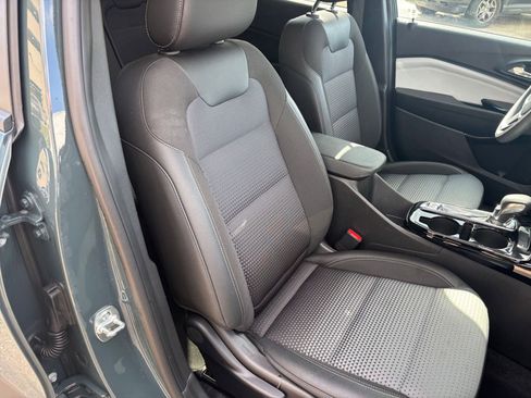 Used 2025 Chevrolet Trax LT image 34