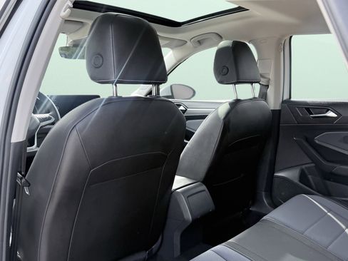 Used 2025 Volkswagen Jetta SE FWD image 32