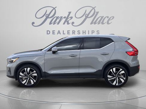 Used 2024 Volvo XC40 B5 Plus w/ Protection Package Premier AWD/4WD image 2