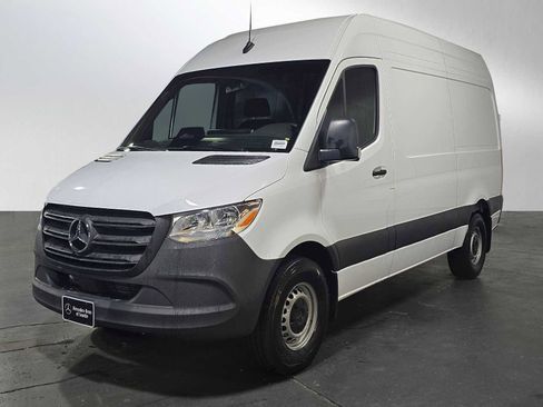 Used 2025 Mercedes-Benz Sprinter 2500 image 7