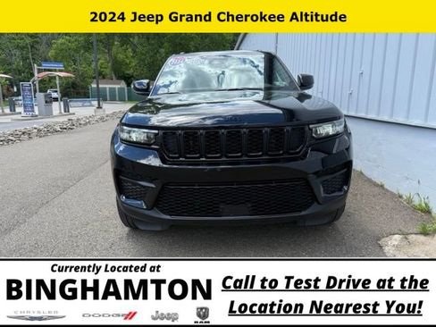 Used 2024 Jeep Grand Cherokee Altitude AWD/4WD image 3
