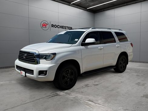 Used 2019 Toyota Sequoia SR5 AWD/4WD image 7