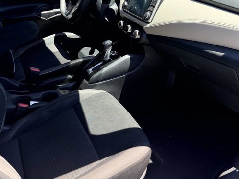 Used 2020 Nissan Versa SV FWD image 3