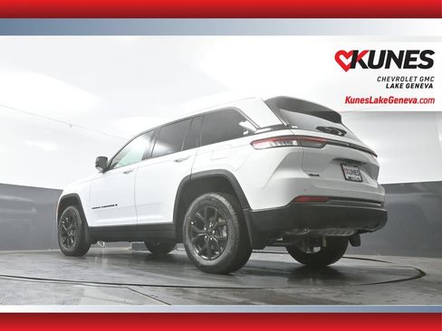 Used 2026 Jeep Grand Cherokee Altitude AWD/4WD image 48