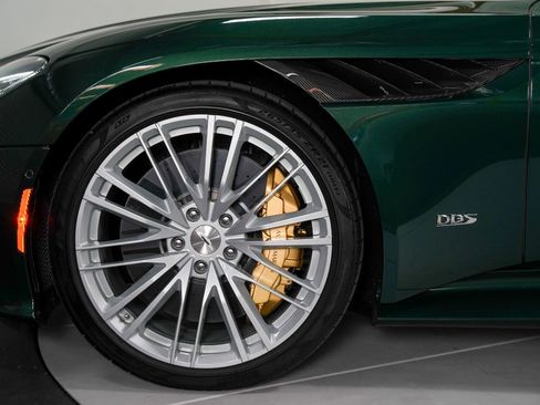 Used 2023 Aston Martin DBS Coupe image 18