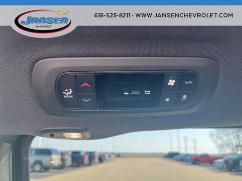 Used 2025 Chrysler Pacifica Limited image 22