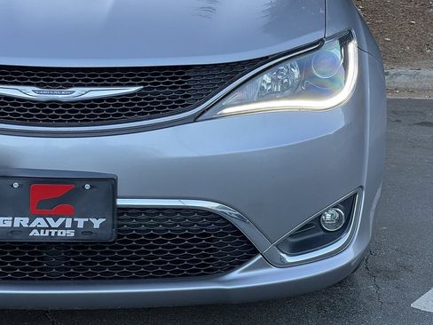 Used 2017 Chrysler Pacifica Limited w/ Tire & Wheel Group image 5