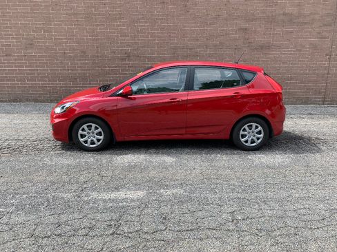 Used 2013 Hyundai Accent GS FWD image 2