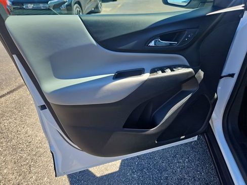 Used 2023 Chevrolet Equinox LS w/ LS Convenience Package FWD image 11