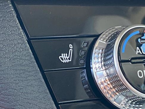 New 2025 Mitsubishi Outlander SE image 10