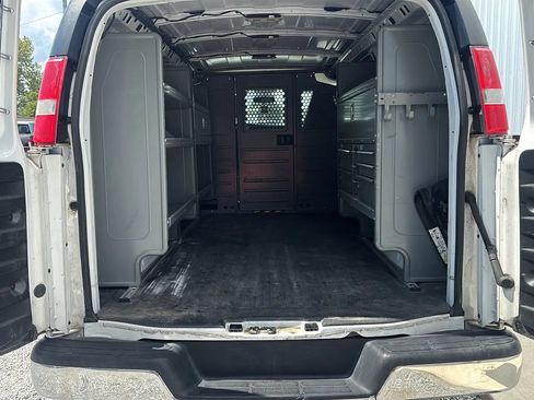 Used 2017 Chevrolet Express 2500 RWD image 14