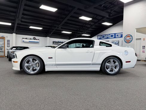 Used 2007 Ford Mustang GT image 2