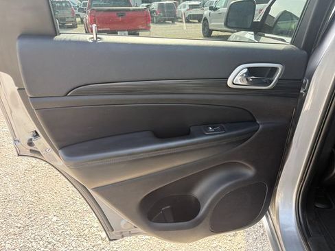 Used 2021 Jeep Grand Cherokee Laredo X AWD/4WD image 34