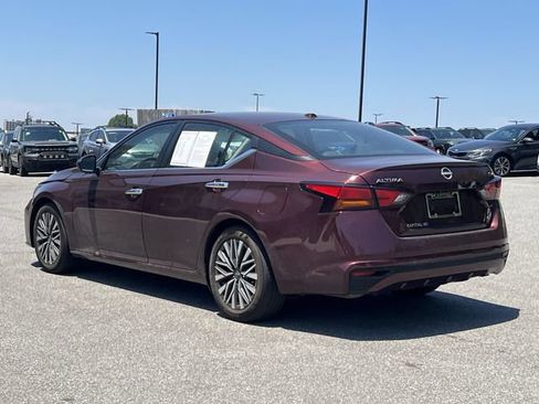 Used 2024 Nissan Altima 2.5 SV FWD image 11
