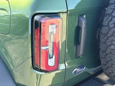 Used 2023 Ford Bronco Badlands image 11