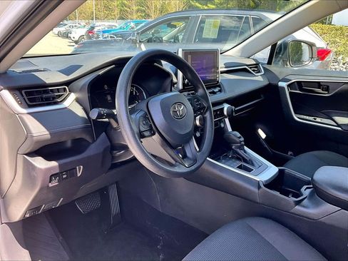 Used 2025 Toyota RAV4 LE AWD/4WD image 8