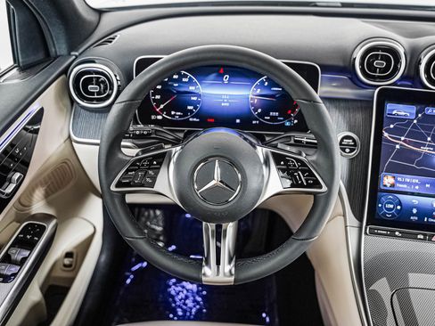 Certified 2025 Mercedes-Benz GLC 300 4MATIC image 11