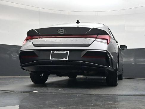 Used 2025 Hyundai Elantra Limited FWD image 36