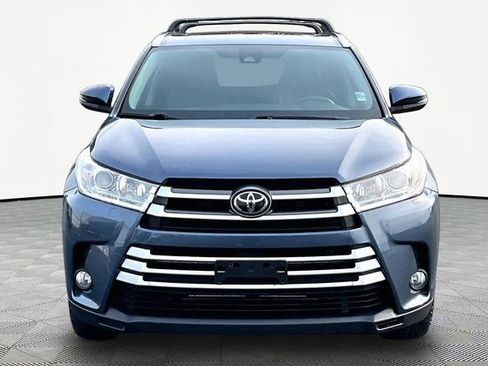 Used 2019 Toyota Highlander XLE image 2