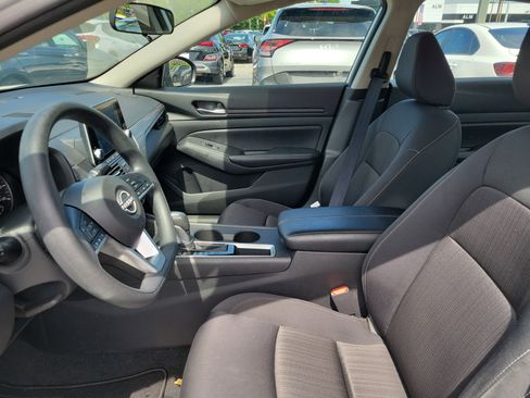 Used 2025 Nissan Altima 2.5 SV FWD image 16