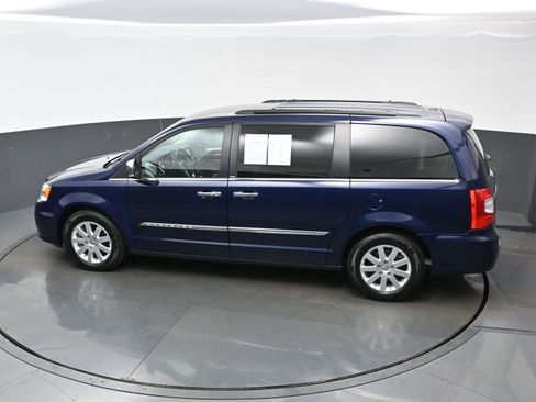 Used 2012 Chrysler Town & Country Touring-L w/ Entertainment Group #2 FWD image 35
