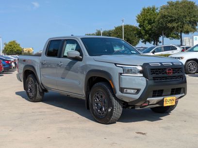 New 2025 Nissan Frontier PRO-4X w/ Pro Convenience Package