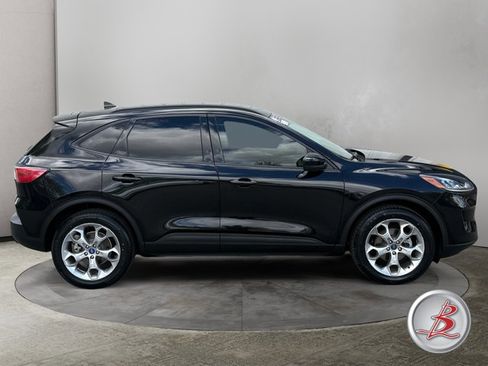 Used 2021 Ford Escape SE w/ SE Sport Appearance Package AWD/4WD image 8