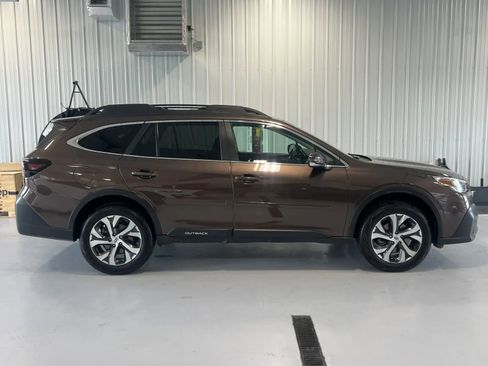 Used 2022 Subaru Outback Limited AWD/4WD image 2
