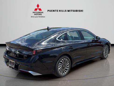 Used 2025 Hyundai Sonata Limited FWD image 5
