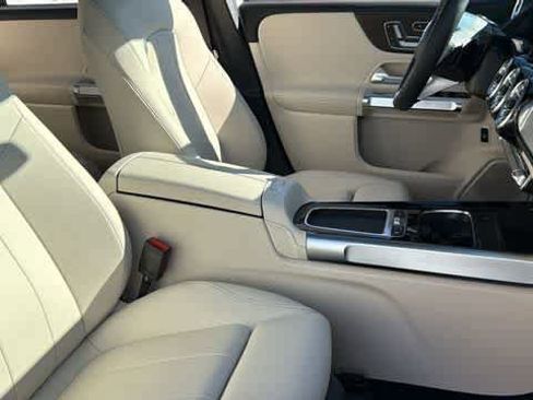 Certified 2025 Mercedes-Benz GLB 250 4MATIC image 35