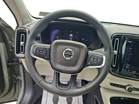 Used 2023 Volvo XC40 B5 Plus w/ Driver Assist Package AWD/4WD image 12