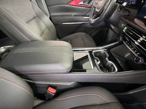 Used 2024 Chevrolet Traverse Z71 AWD/4WD image 38