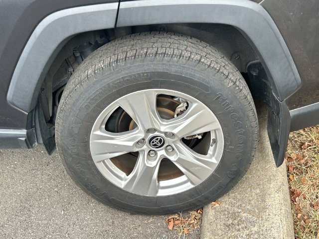 Used 2021 Toyota RAV4 XLE w/ Convenience Package FWD image 10