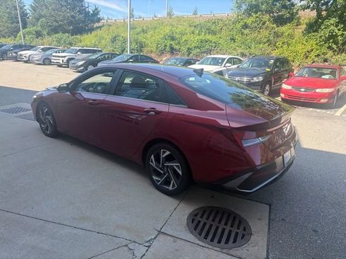 Used 2025 Hyundai Elantra SEL FWD image 4