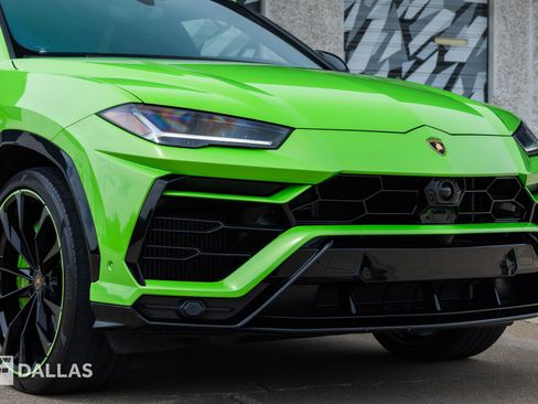 Used 2021 Lamborghini Urus AWD/4WD image 2