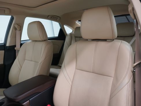 Used 2013 Toyota Avalon Limited w/ Technology Pkg FWD image 11
