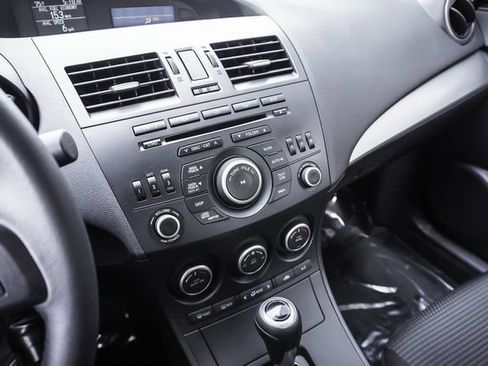 Used 2013 MAZDA MAZDA3 i Touring FWD image 14
