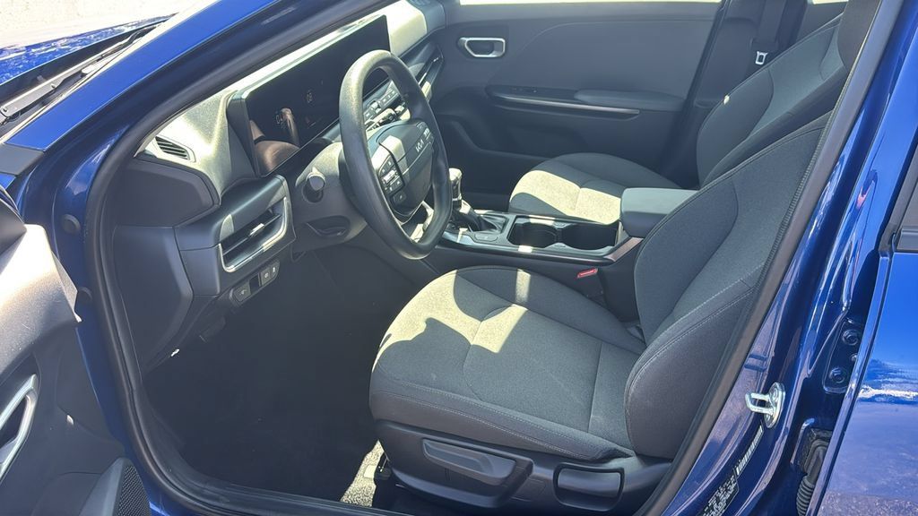 Used 2025 Kia K4 FWD image 25
