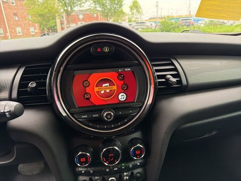 Used 2020 MINI Cooper 4-Door Hardtop w/ Storage Package FWD image 22