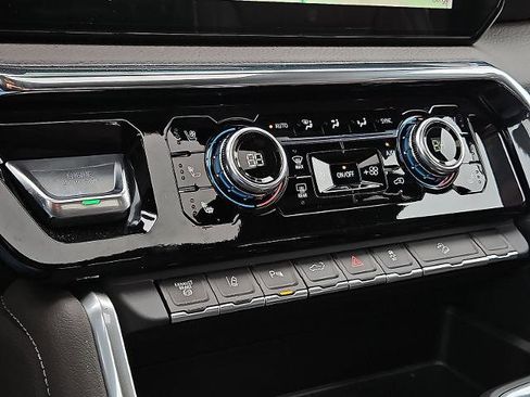 New 2026 GMC Sierra 2500 Denali w/ Denali Reserve Package image 12