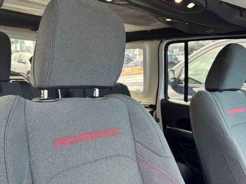 Used 2024 Jeep Wrangler Unlimited Rubicon AWD/4WD image 15
